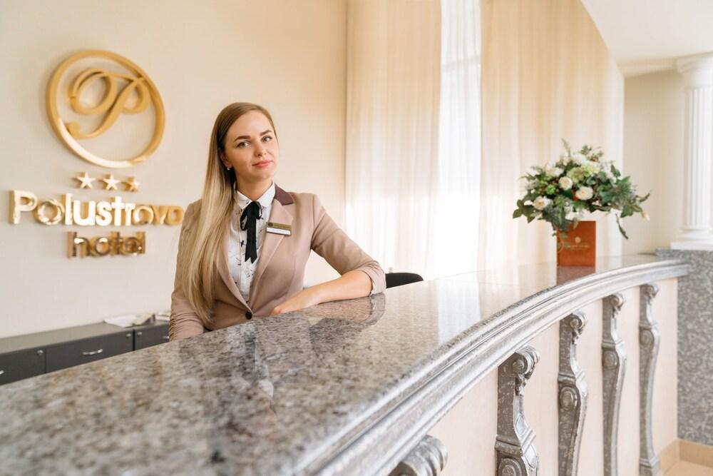 珀鲁斯特罗沃酒店 聖彼得堡 外观 照片